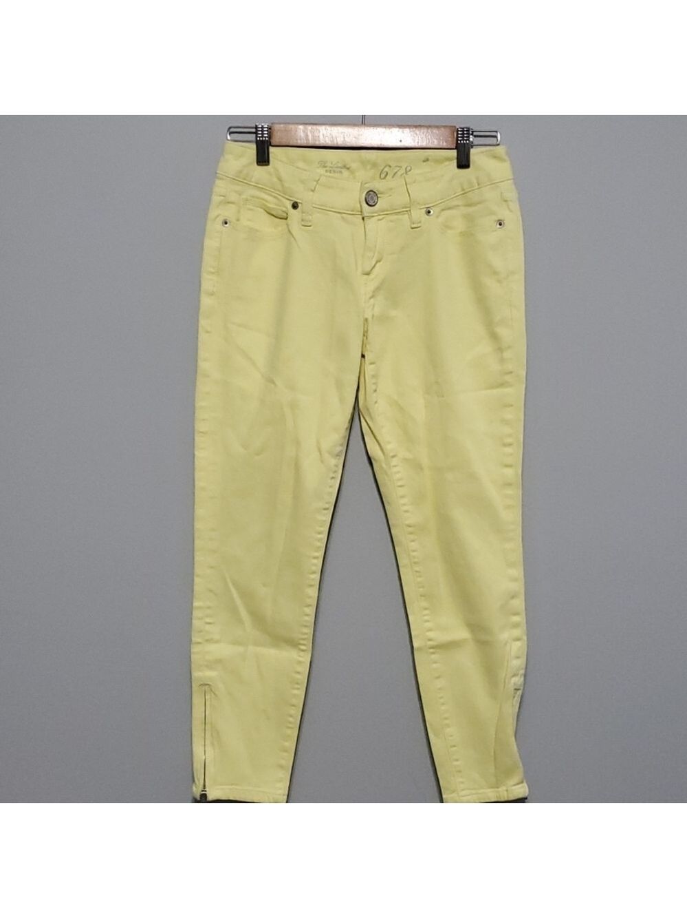 The Limited demin 678 jeans women's size  4 yellow 6" zip ankle